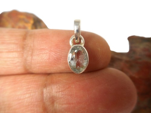 Small blue oval aquamarine - blue,
