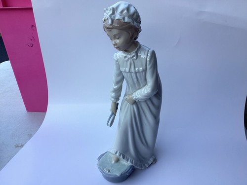 Nao figurine lladro girl - nao, by