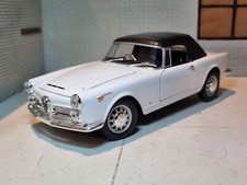 Alfa Romeo 2600 Spider 1960 Roof Up White 1:24 Scale Diecast Model Welly 24003