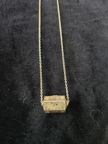 Elegant gold necklace magic