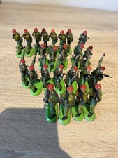 24 x Britains Super Deetail 1978 British Paras/Marine Red & Green Beret Soldiers