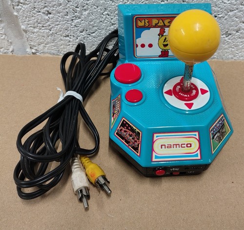 Namco pac man plug - pac-man, play
