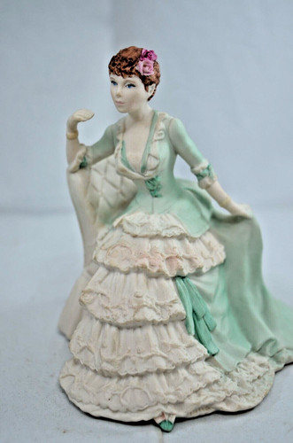 Very pretty coalport figurine - pretty,