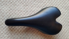 fizik Aliante Sport Saddle - Magnesium rails - Good condition.