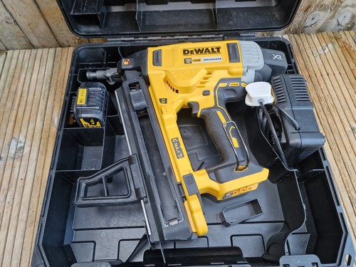 Dewalt dcn890 nail gun with - dewalt,