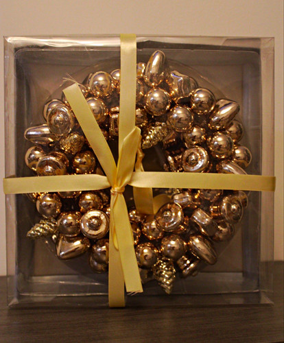 Gold artificial plastic - gold,