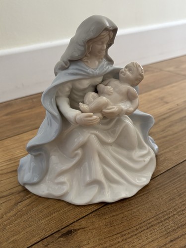 Porcelain figurine depicting