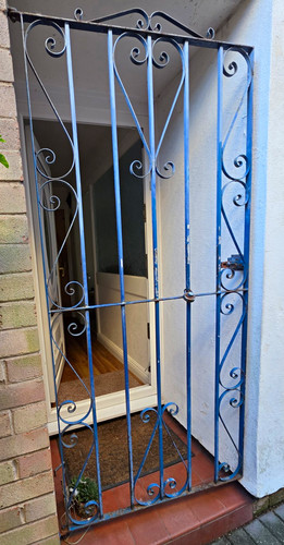 Painted iron pedestrian garden - pedestrian,