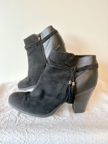 Black heeled leather zipped