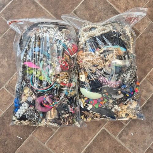 9kg craft jewellery broken - 7.9kg,