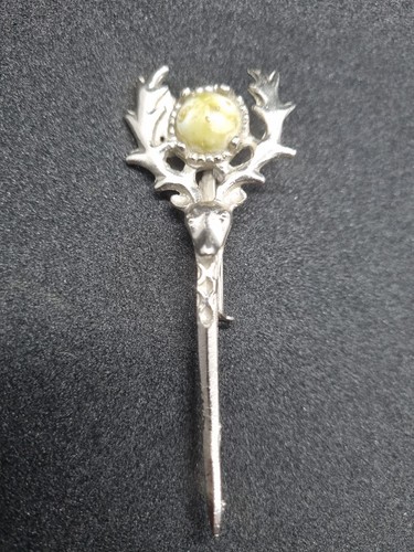 Vintage scottish stag head - stag, pin