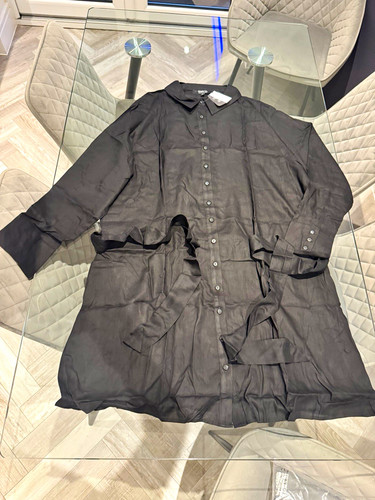 Simply black collared - be,