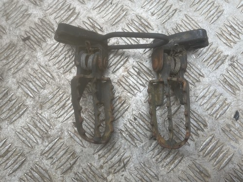 Sinnis apache 125 foot pegs - apache,