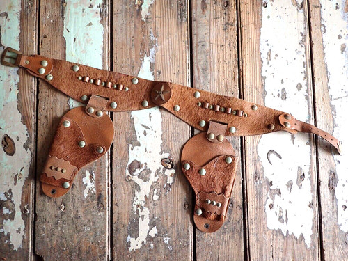 Vintage double cowboy girl - vintage, gun