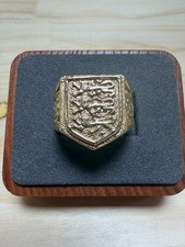 9ct Yellow Gold Three Lions