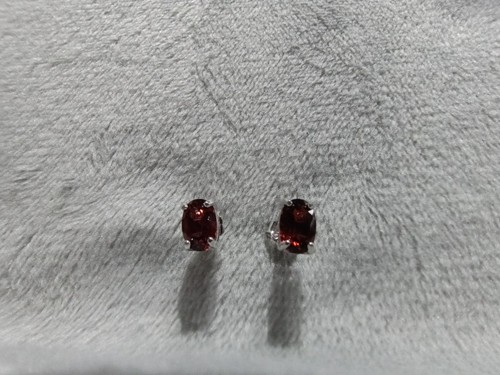 5ct red garnet sterling - 0.5ct,