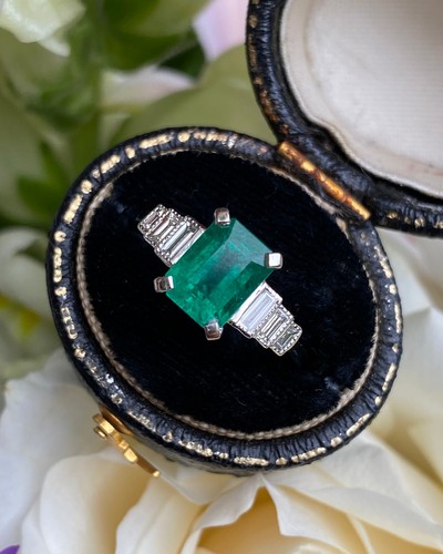 Art deco emerald and diamond - deco,