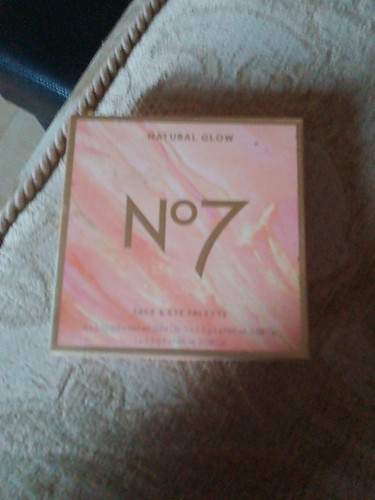 No7 natural glow face and - no7,