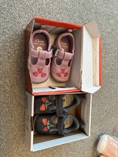 Clarks Girls pre walker Strawberry design Romer Shoes Size 4f 2x Pairs