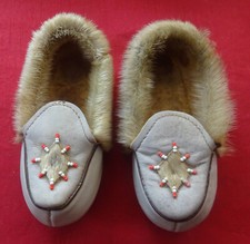 Vintage 1970s Native American Indian Child Moccasins. Real Leather & Fur Trim.