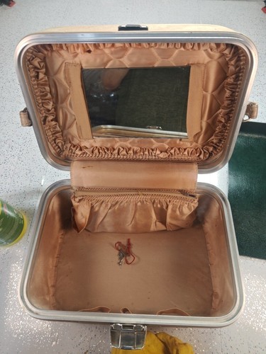Vintage ladies vanity - vintage,