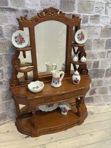 Dolls house scale - dolls, 1/12