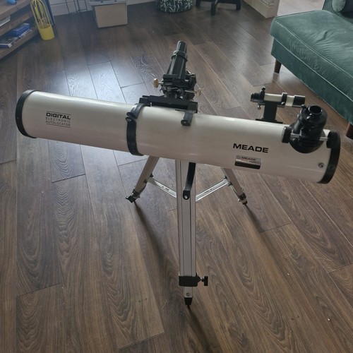 Meade 4504 114mm newtonian - f/8,