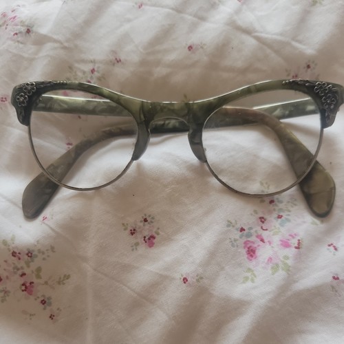 Vintage 1950s ladies - cats, eye