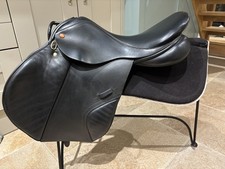 17.5” Albion K2 jump saddle  Medium fit  Black 