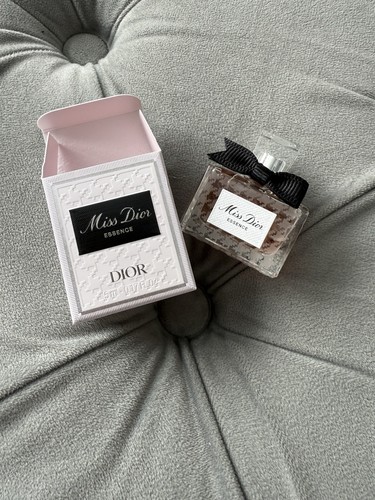 Miss dior essence eau de - ,