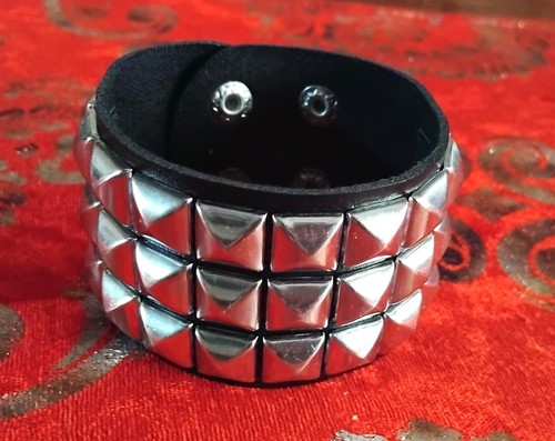 Row black silver studded - black,
