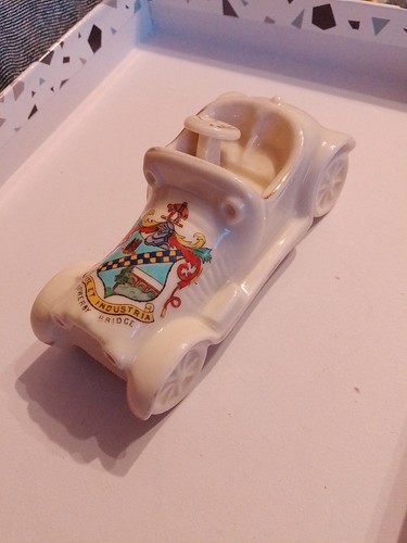 Crested ware sowerby - crested,