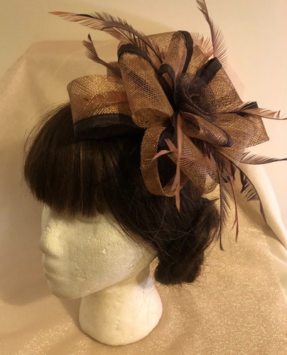 Fascinator with feathers