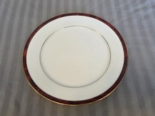 Noritake Legendary fine porcelain serving/dinner plate M/008