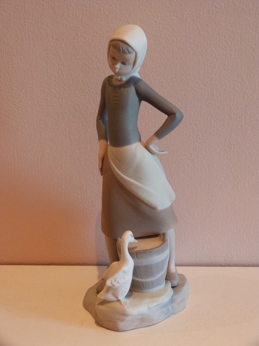 Lladro matt figure girl - lladro,