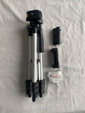 Tripod with spirit level, pan and tilt head, two smartphone holders and remote