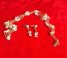 UNUSUAL 22CT YELLOW GOLD PLATED NECKLACE WITH SEED PEARLS AND DROP EARRINGS