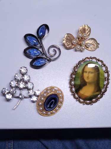 Five costume jewellery - five,