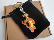 METAL WINNIE THE POOH TIGGER STANDING KEY RING IN VELVET GIFT BAG & GIFT BOX