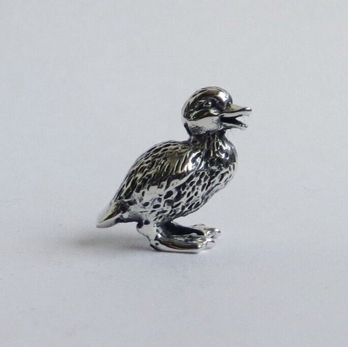 Duckling standing figurine