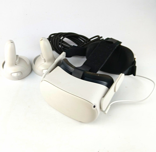 Oculus quest headset - 2,