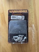 LIZARDMEN SKINK PRIEST WITH