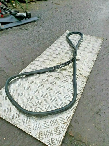 Bmw series tailgate rubber - 1,