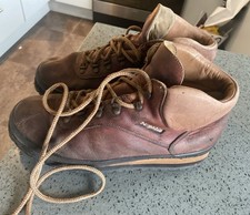 Berghaus Waterproof hiking boots. Classic design. Mens. Size 9