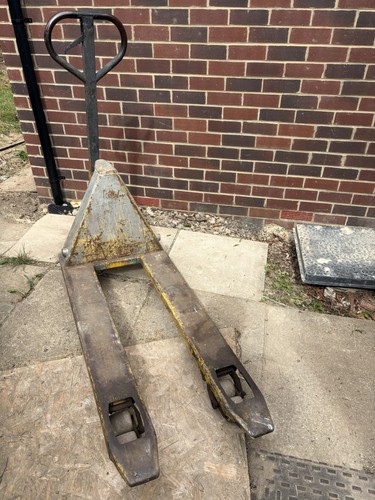 Heavy duty manual pallet - heavy,