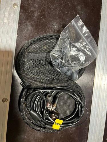Shure se535 ear monitors - shure,