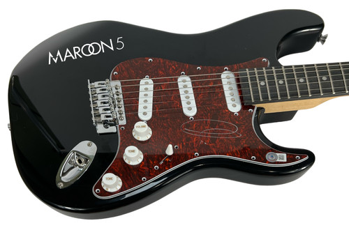 Adam levine maroon signed - 5,
