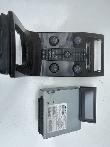 Volvo s40 2005 radio head - s40,