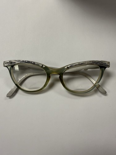 Vintage silver cat - vintage, eye