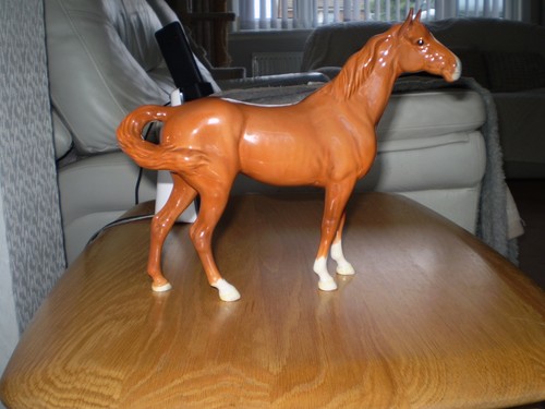 Beswick swish tail horse - swish,